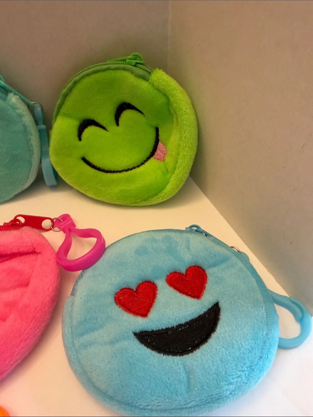 💕5/25💕 Emoji Plush Coin Pouch Keychain You Choose
